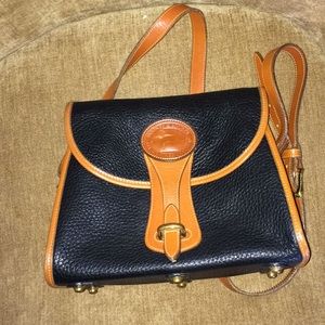 Like new condition Dooney and Bourke handbag